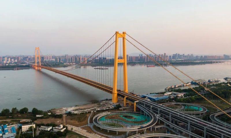 Yangsigang Yangtze River Bridge, winner of the George S. Richardson Medal.